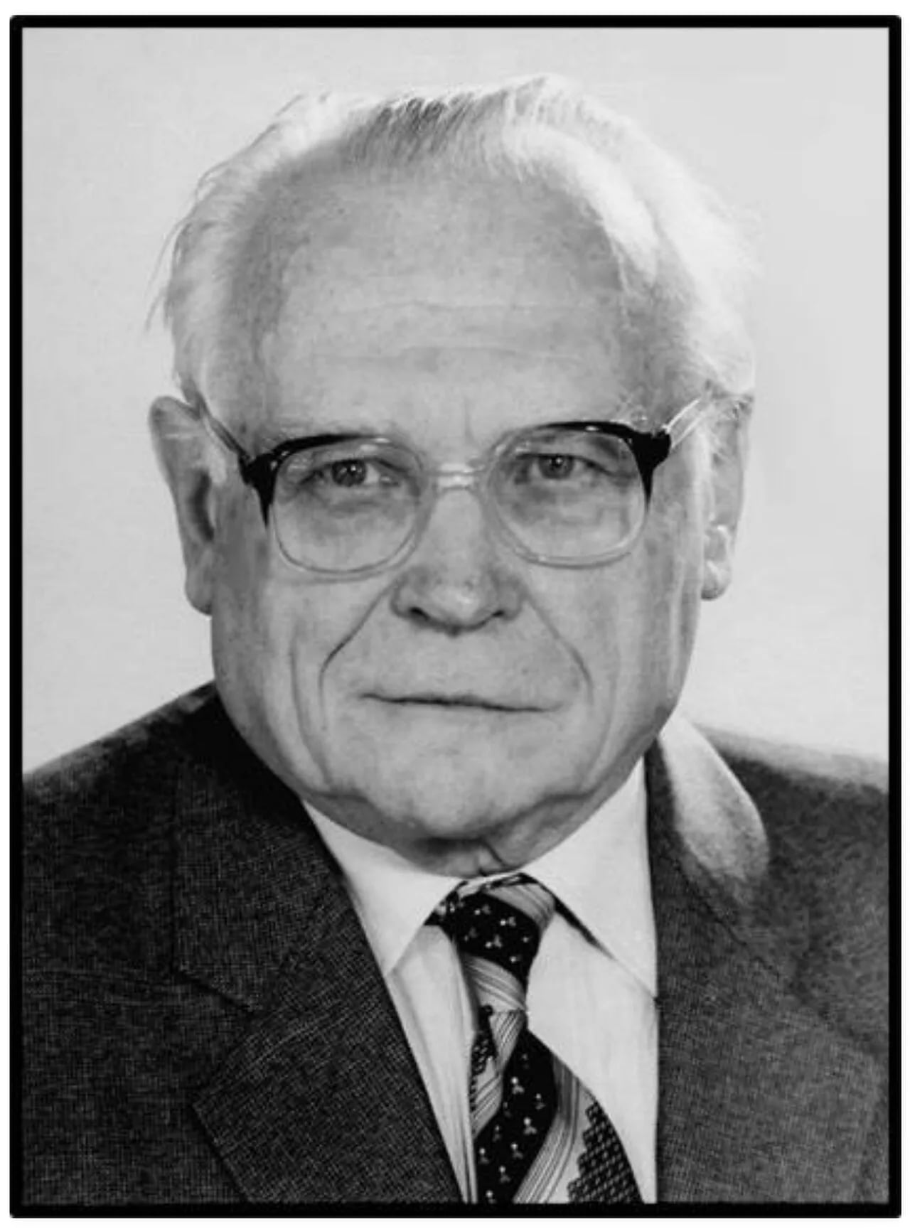 Portrait of Vladimír Homola (1922–2014) – memorial page
