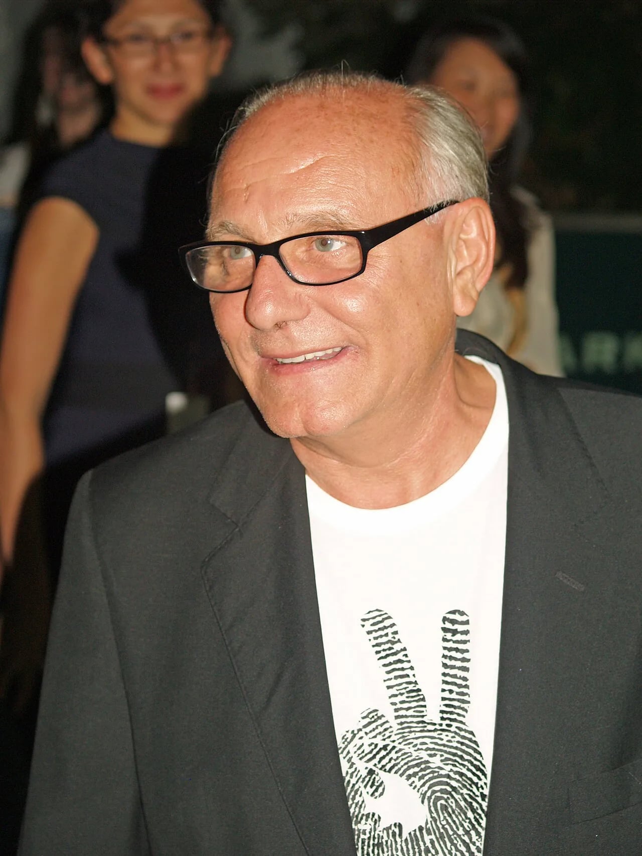 Portrait of Max Azria (1949–2019) – memorial page
