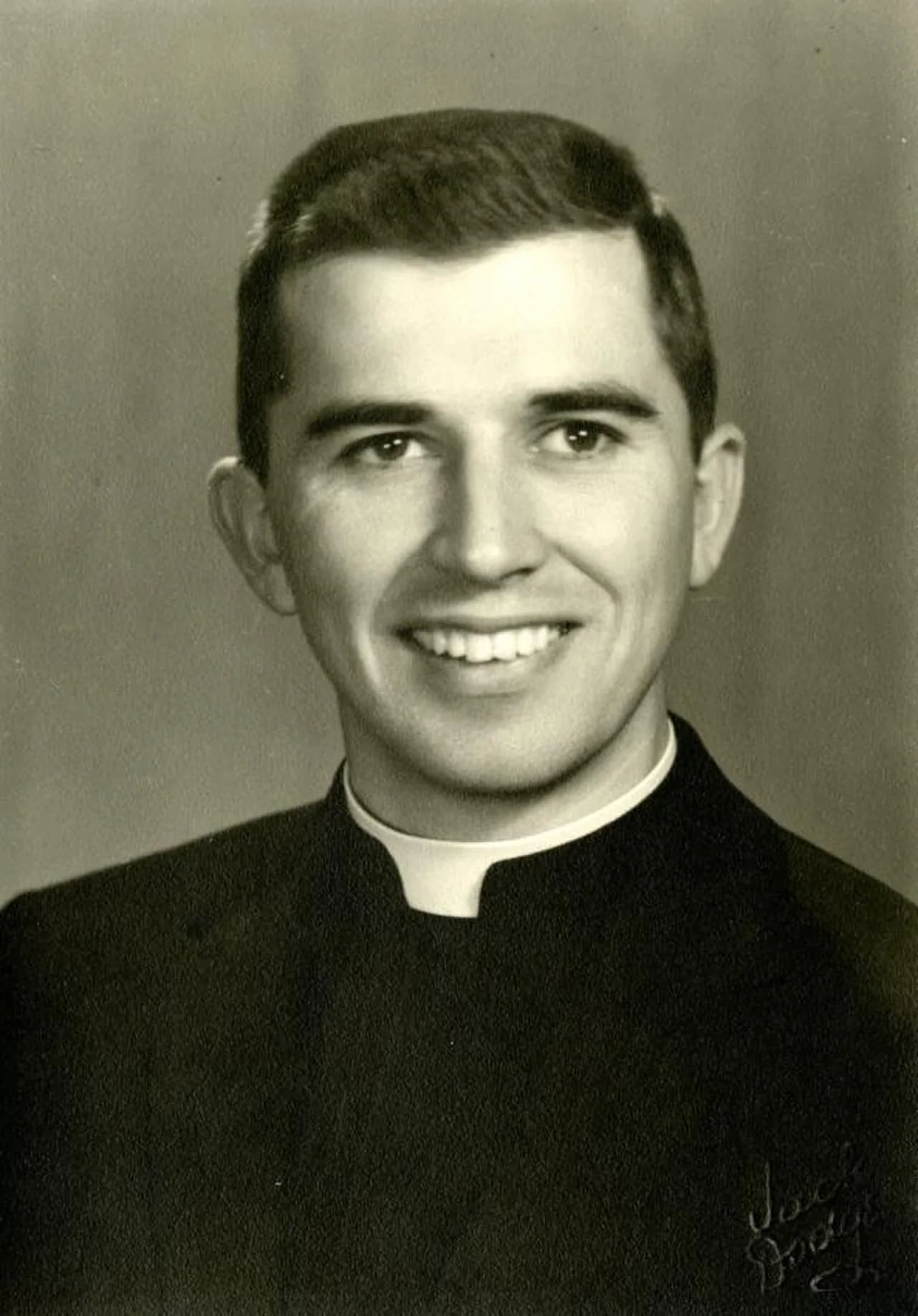 Portrait of Greg MacLeod (1935–2017) – memorial page