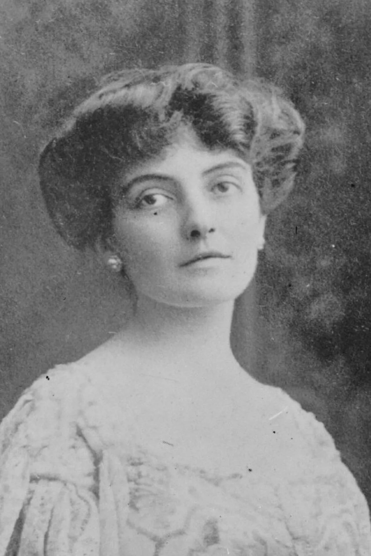 Portrait of Doris Anna Dick (1890–1982) – memorial page