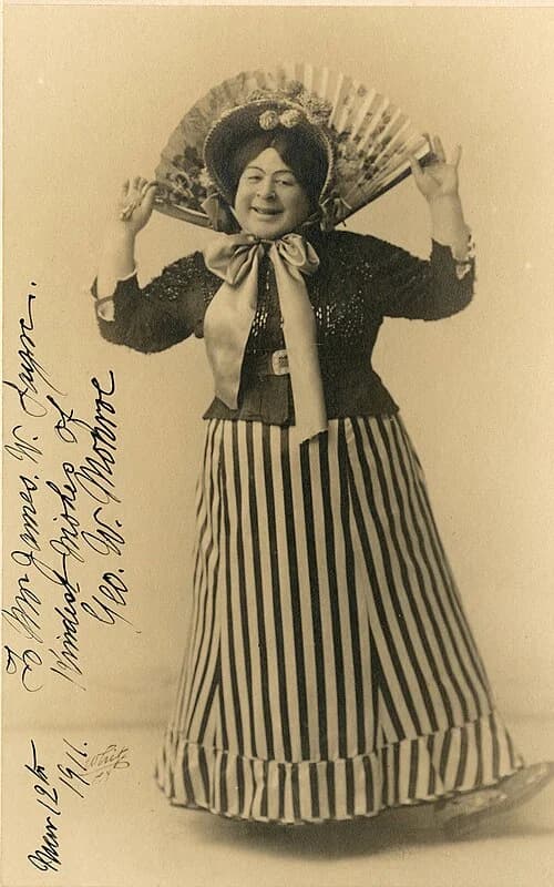 female impersonator