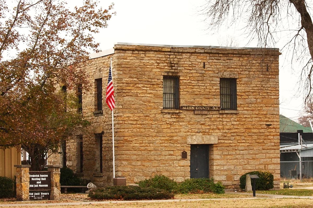 Iola