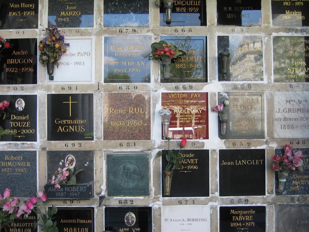 Crématorium-columbarium du Père-Lachaise