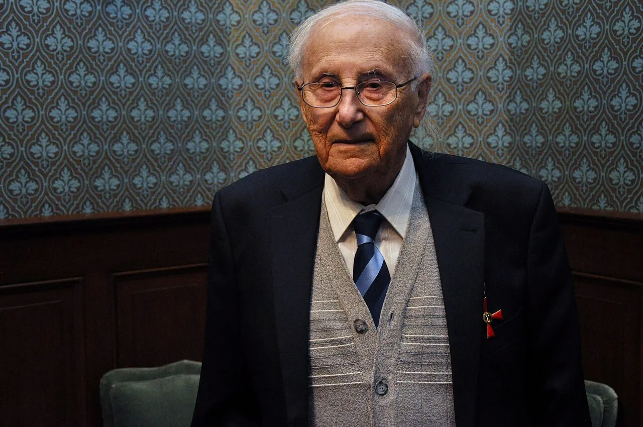 Albrecht Weinberg with the Order of Merit of the Federal Republic of Germany in 2017