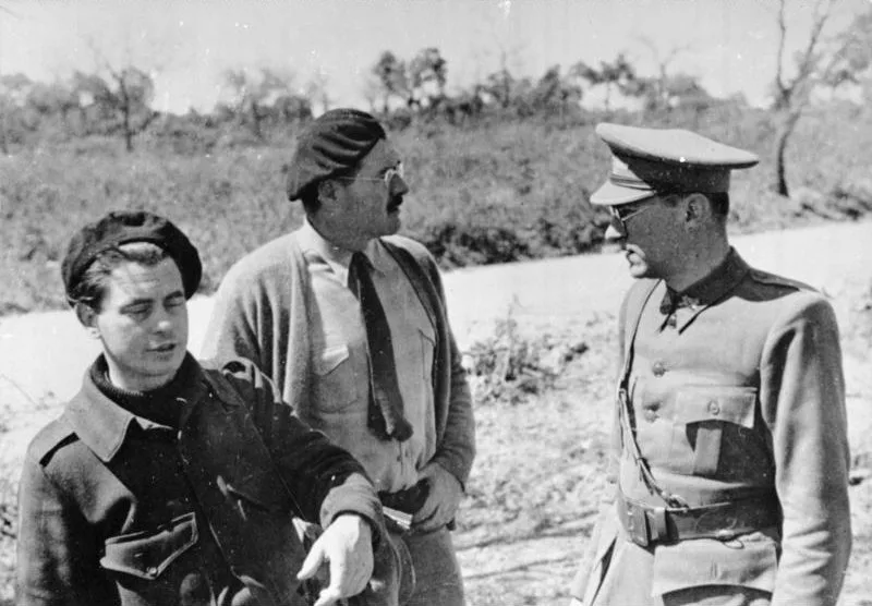 Ernest Hemingway mit Joris Ivens und Ludwig Renn im Spanischen Bürgerkrieg