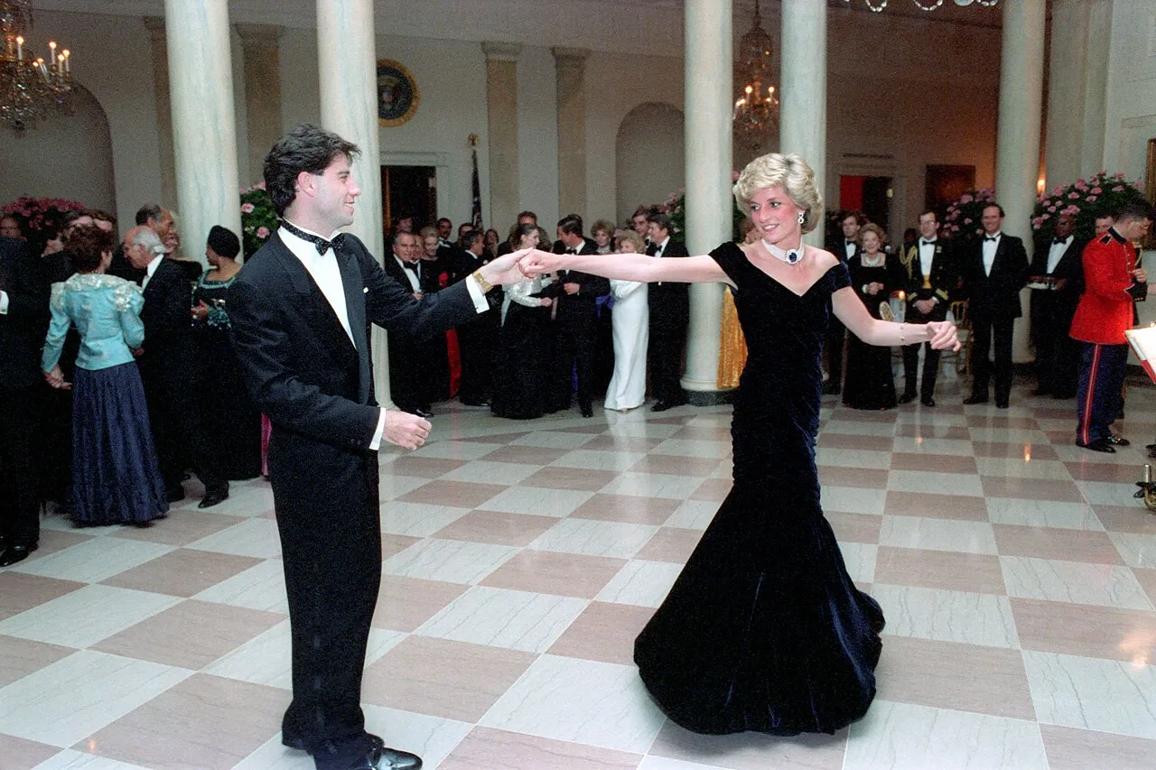 Diana dancing with John Travolta at the White House state dinner, 1985