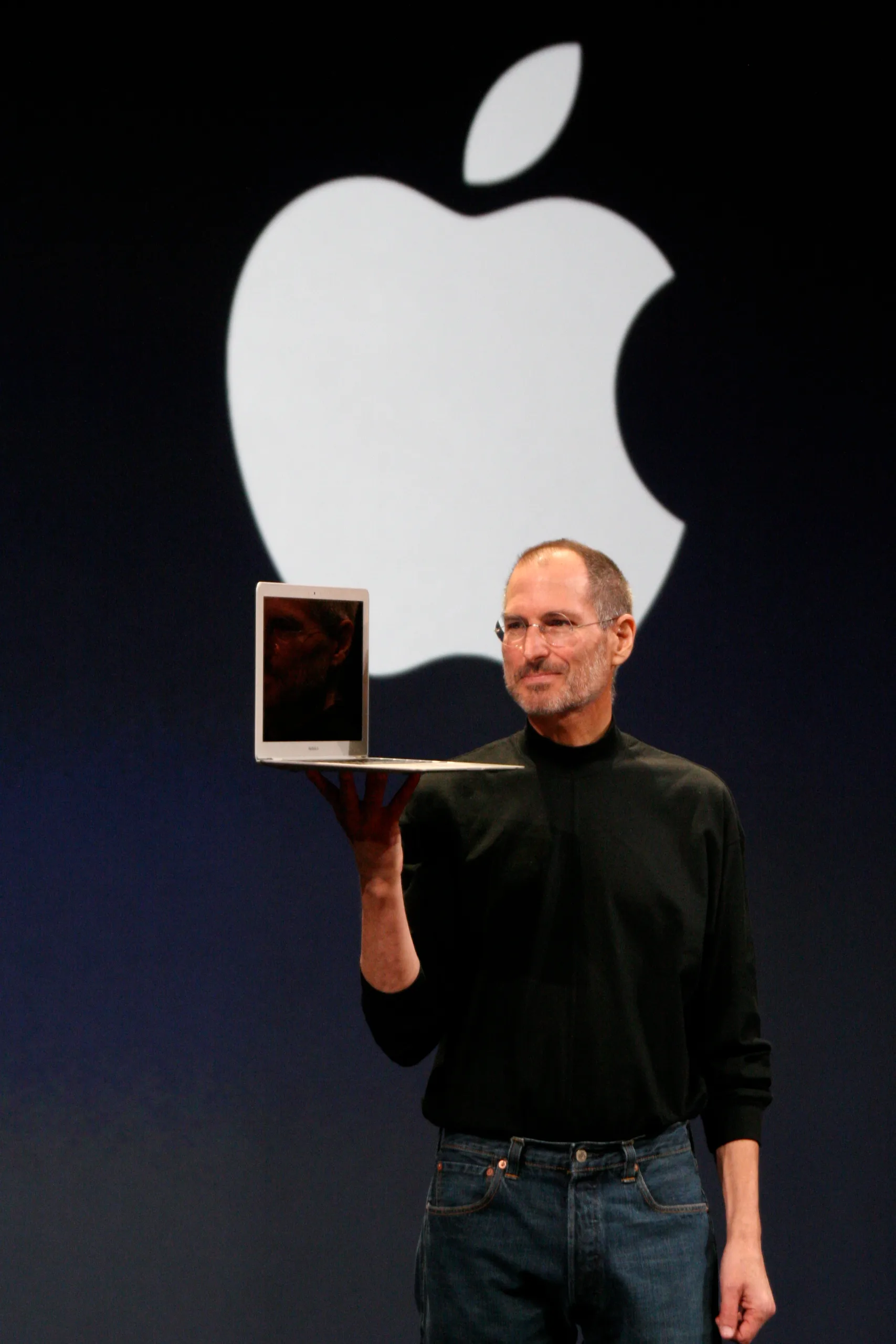 Steve Jobs holding a MacBook Air on stage in 2008
