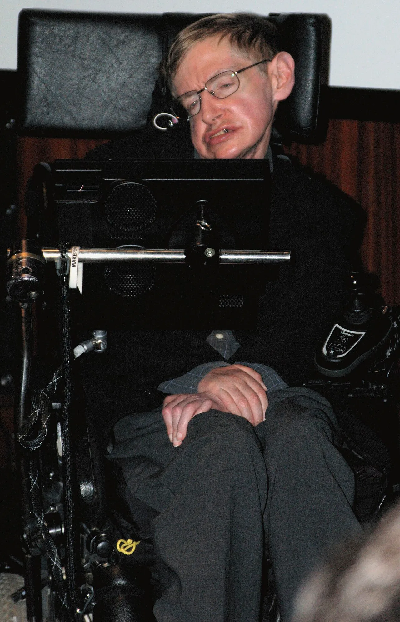 Stephen Hawking bei einer Pressekonferenz in Paris 2006