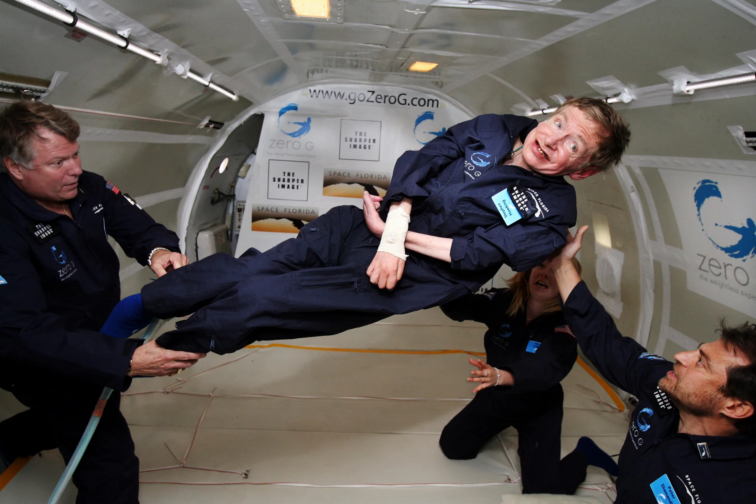 Stephen Hawking während eines Schwerelosigkeitsflugs 2007