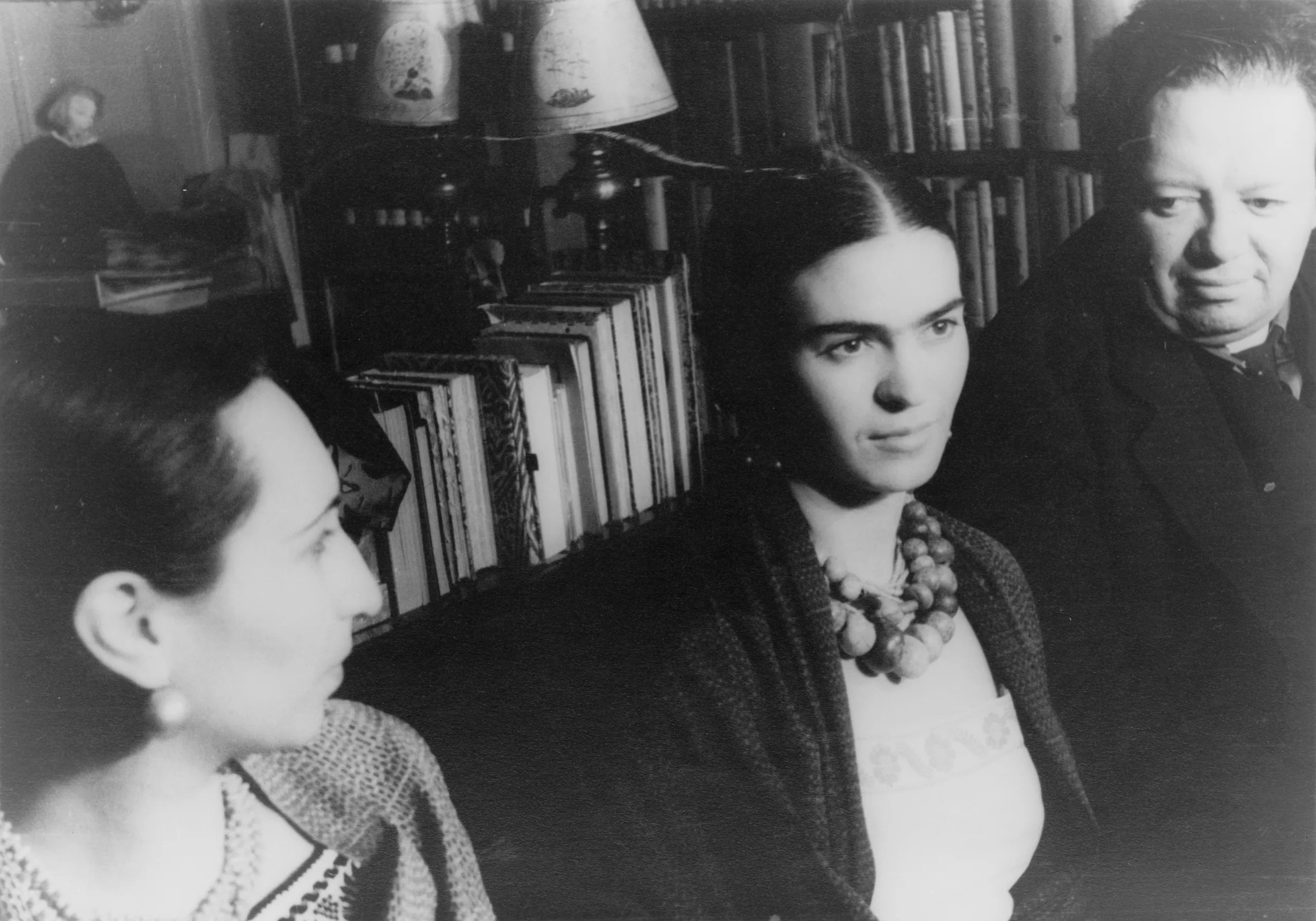 Frida Kahlo mit Diego Rivera und Malú Block im Jahr 1932