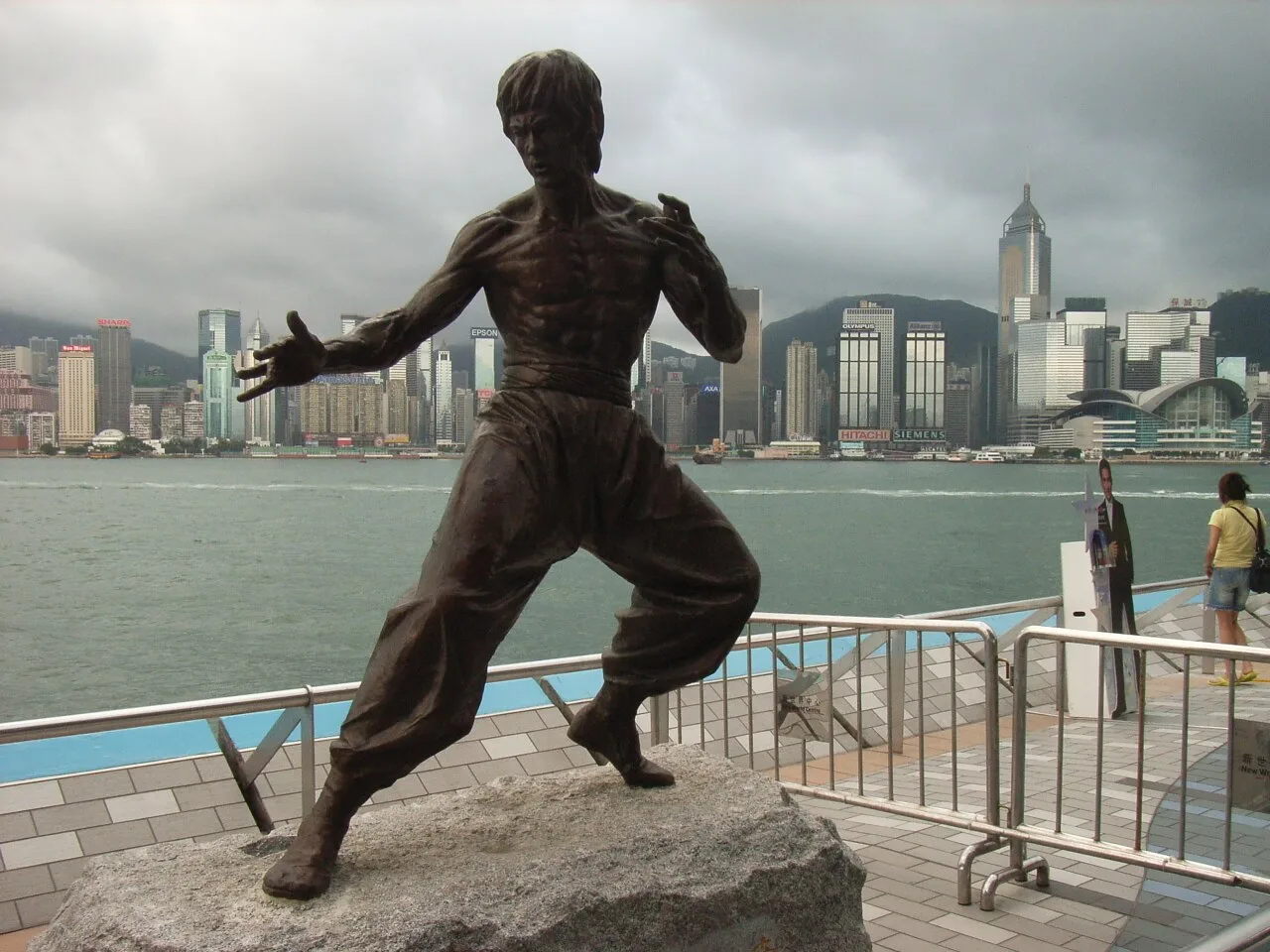 Bruce-Lee-Statue an der Avenue of Stars in Hongkong