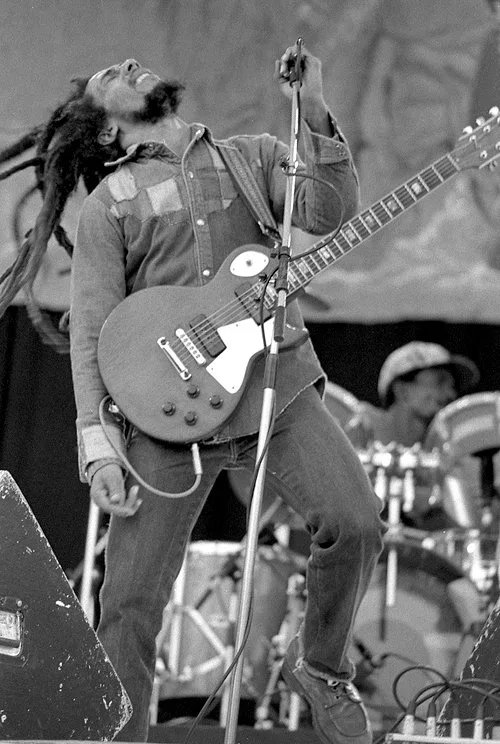 Bob Marley 1980 live mit Gitarre in Dublin