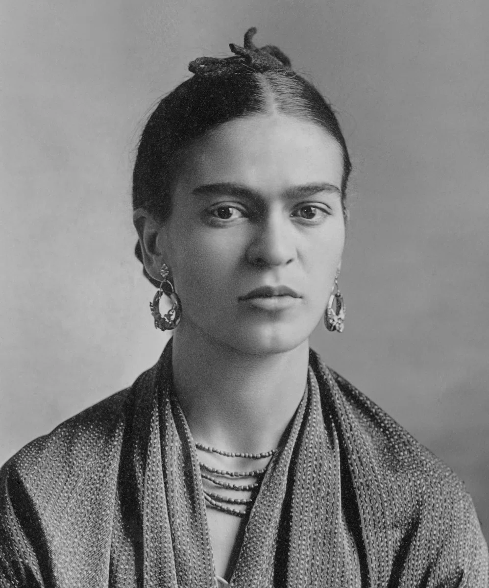 Frida Kahlo in einem Porträt von Guillermo Kahlo aus dem Jahr 1932