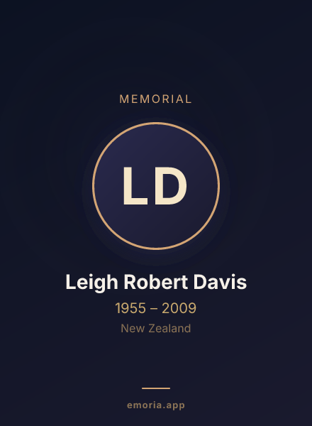 Memorial portrait of Leigh Robert Davis